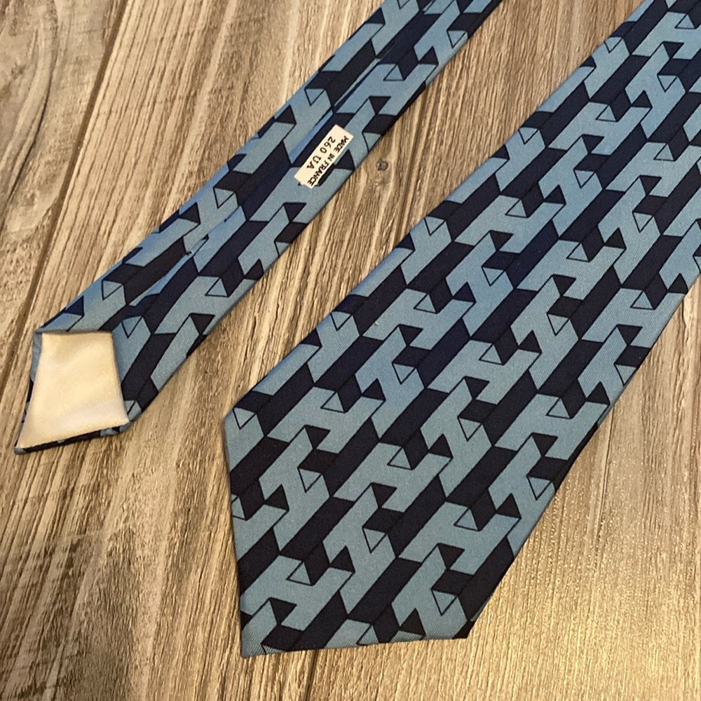 Hermes mens design silk slim  tie